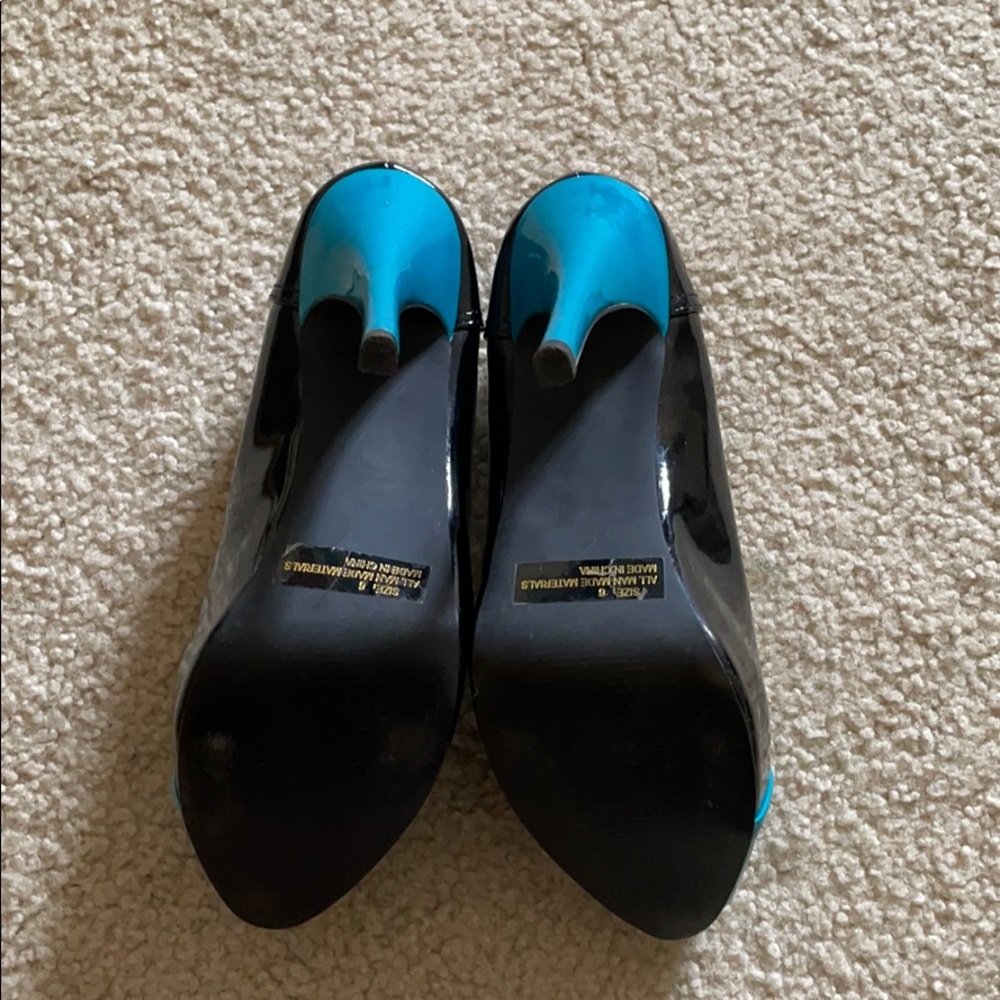 Heels - Picture 4 of 4